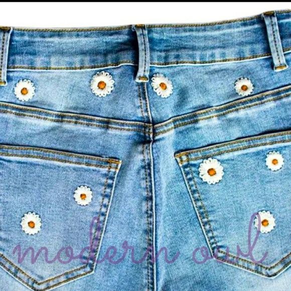 Luxury Daisy Flower Flare Frayed Hem Jeans Sizes XL 14-16 XXL 16-18 - Picture 7 of 16